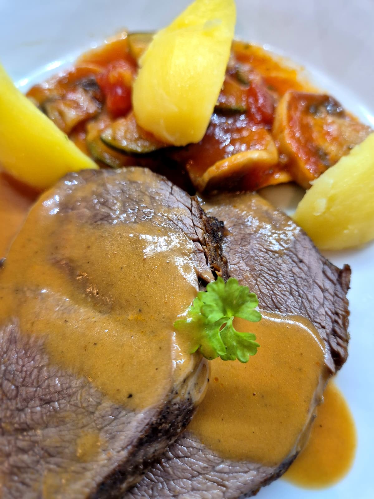 Gourmet-Rinderbraten mit Rahmsauce - Bild 2